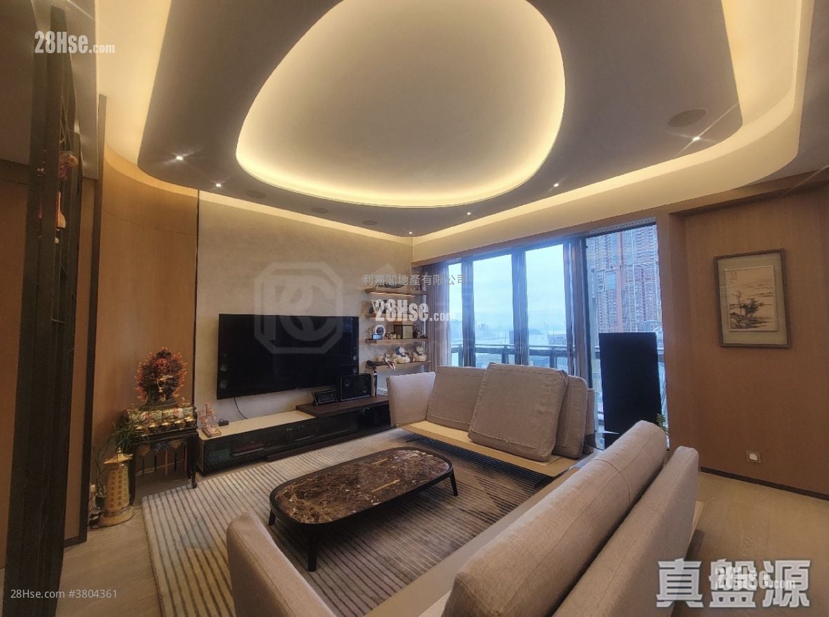 Grand Austin Sell 5+ Bedrooms 2,180 ft²