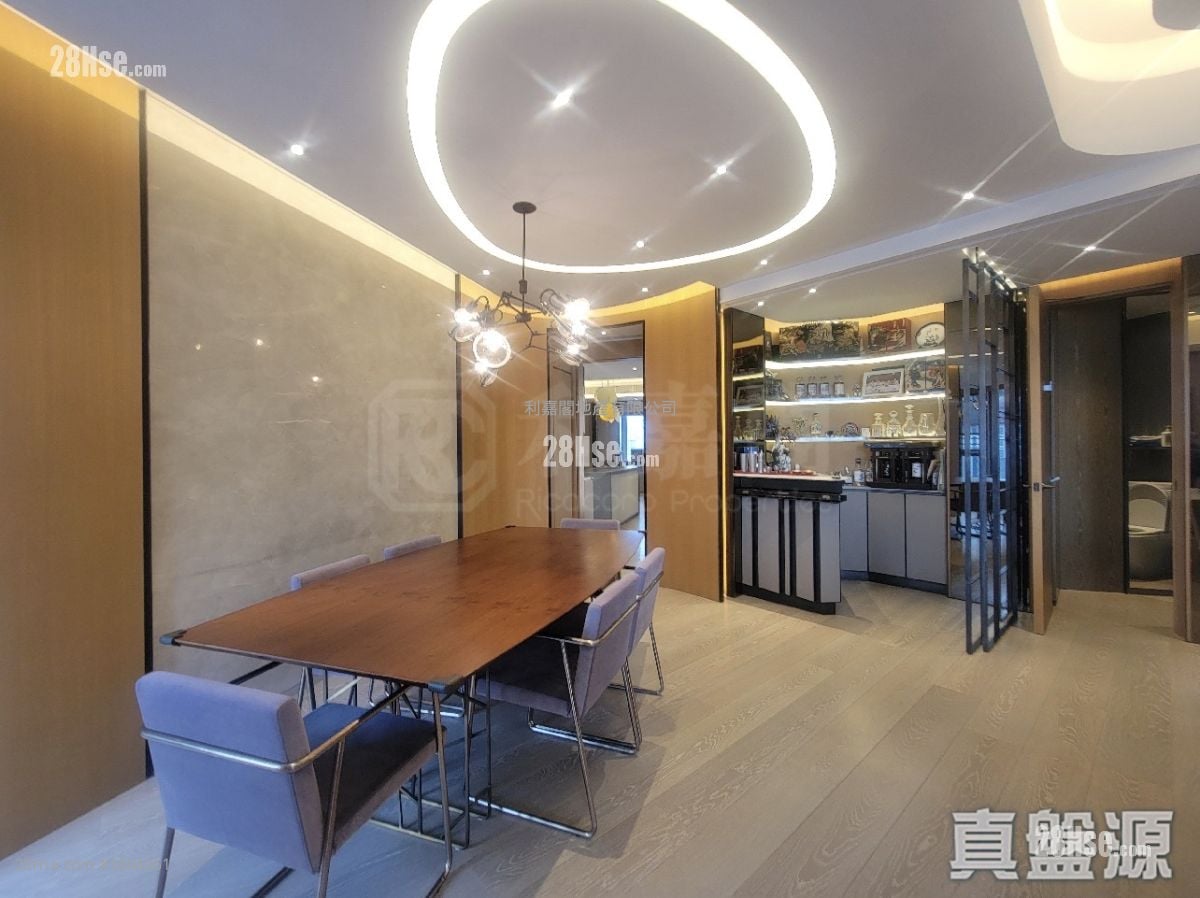 Grand Austin Sell 5+ Bedrooms 2,180 ft²