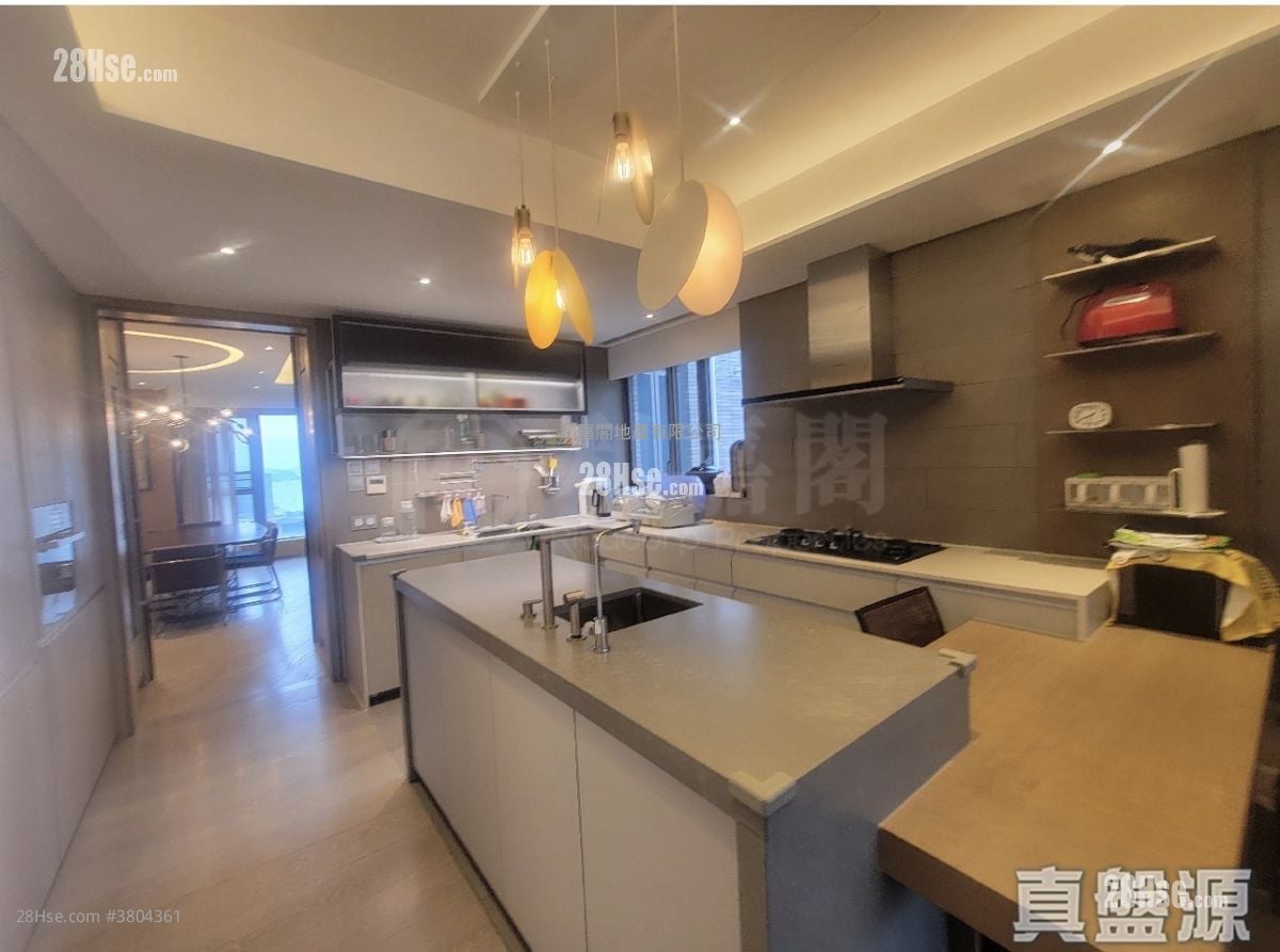 Grand Austin Sell 5+ Bedrooms 2,180 ft²