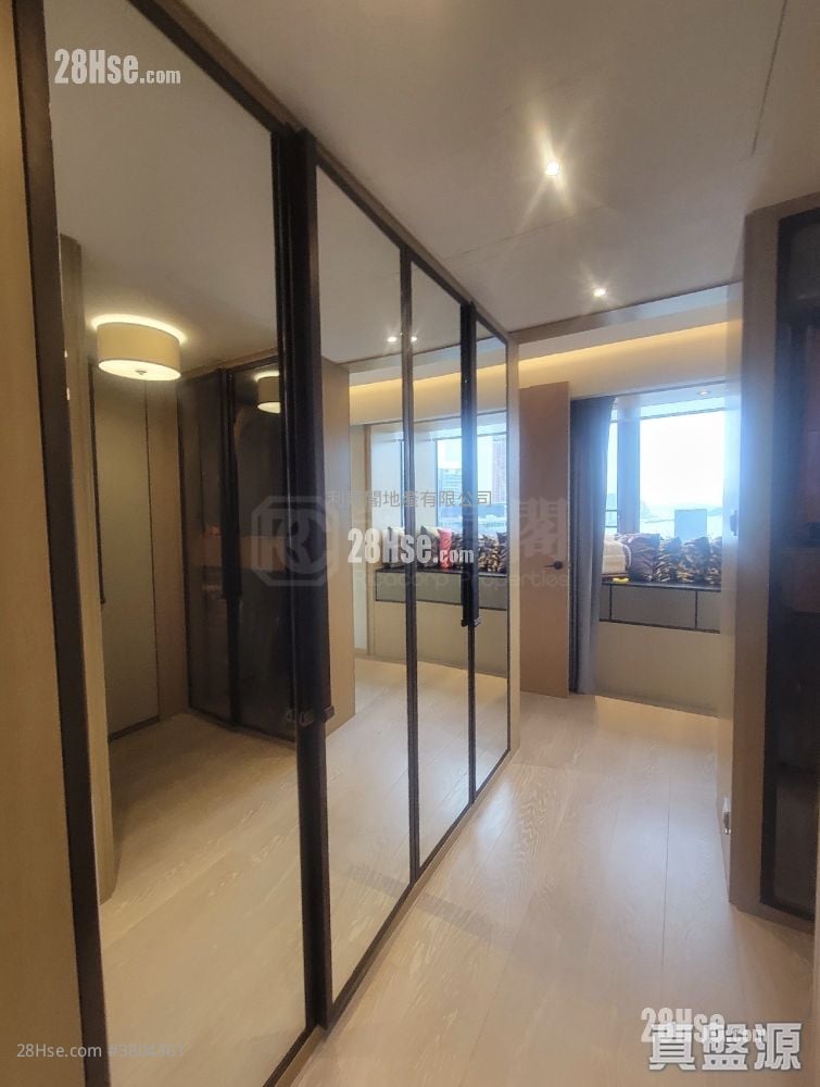 Grand Austin Sell 5+ Bedrooms 2,180 ft²