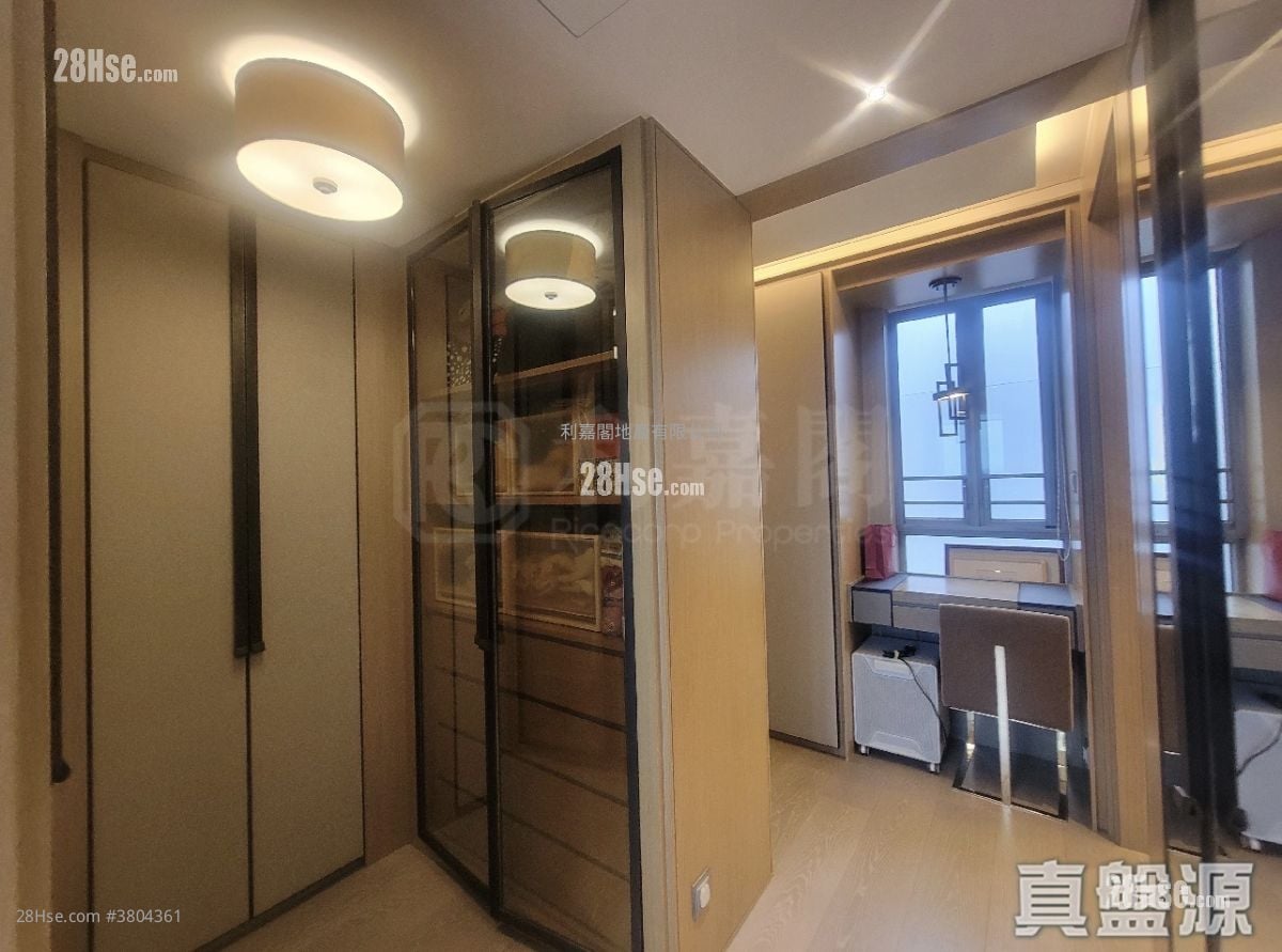 Grand Austin Sell 5+ Bedrooms 2,180 ft²