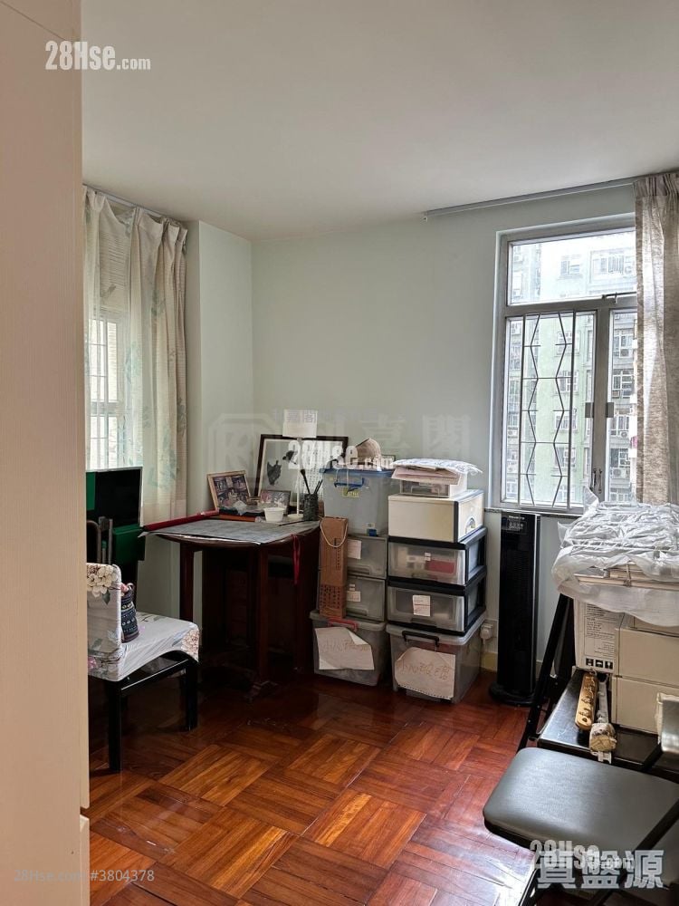 Mei Foo Sun Chuen Sell 3 Bedrooms , 1 Bathroom 679 ft²