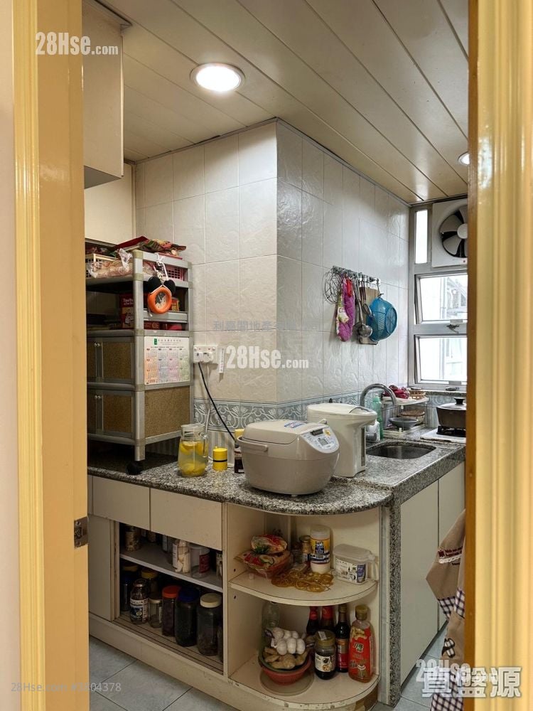 Mei Foo Sun Chuen Sell 3 Bedrooms , 1 Bathroom 679 ft²