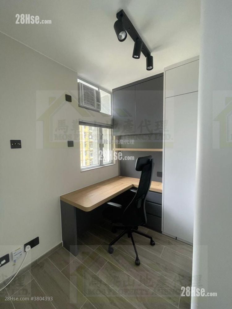 Kam Ying Court Sell 2 Bedrooms , 1 Bathroom 401 ft²