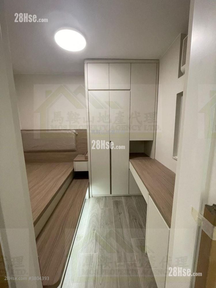 Kam Ying Court Sell 2 Bedrooms , 1 Bathroom 401 ft²