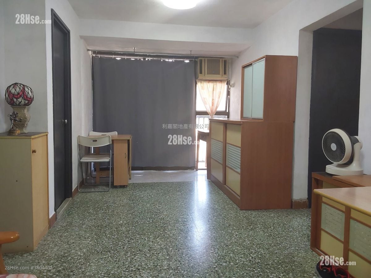 Tsui Yiu Court Sell 2 Bedrooms , 1 Bathroom 482 ft²