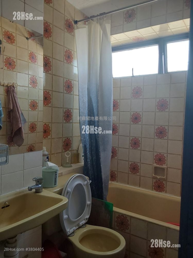 Tsui Yiu Court Sell 2 Bedrooms , 1 Bathroom 482 ft²