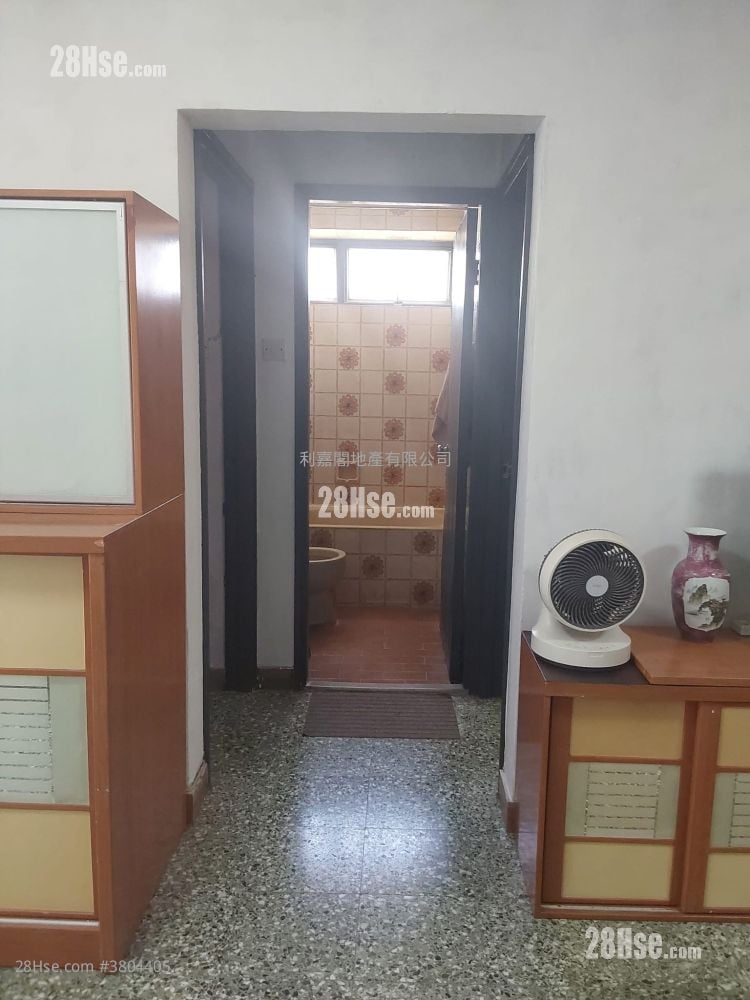 Tsui Yiu Court Sell 2 Bedrooms , 1 Bathroom 482 ft²