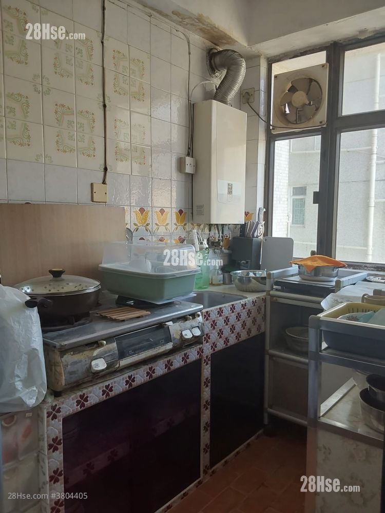 Tsui Yiu Court Sell 2 Bedrooms , 1 Bathroom 482 ft²