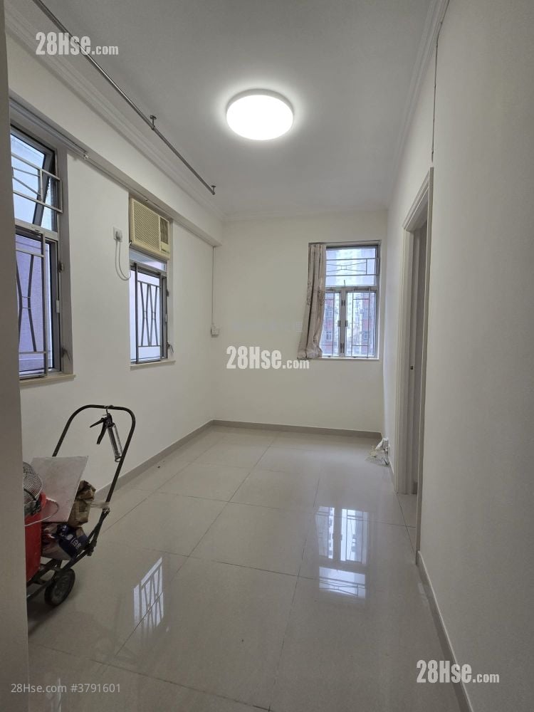 Smithfield Court Rental 2 Bedrooms , 1 Bathroom 330 ft²