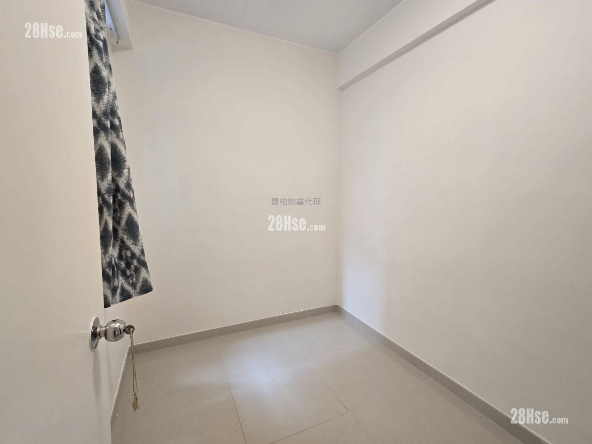 Smithfield Court Rental 2 Bedrooms , 1 Bathroom 330 ft²