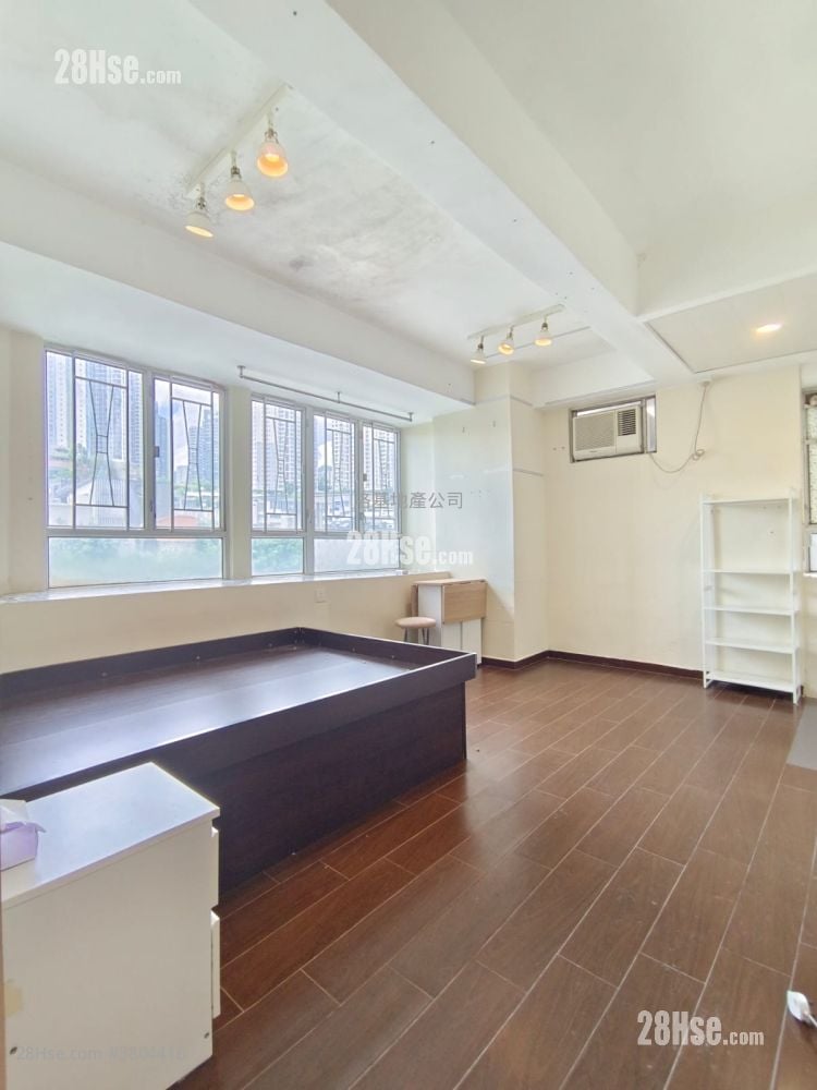 Tak Bo Garden Sell Studio , 1 Bathroom 253 ft²