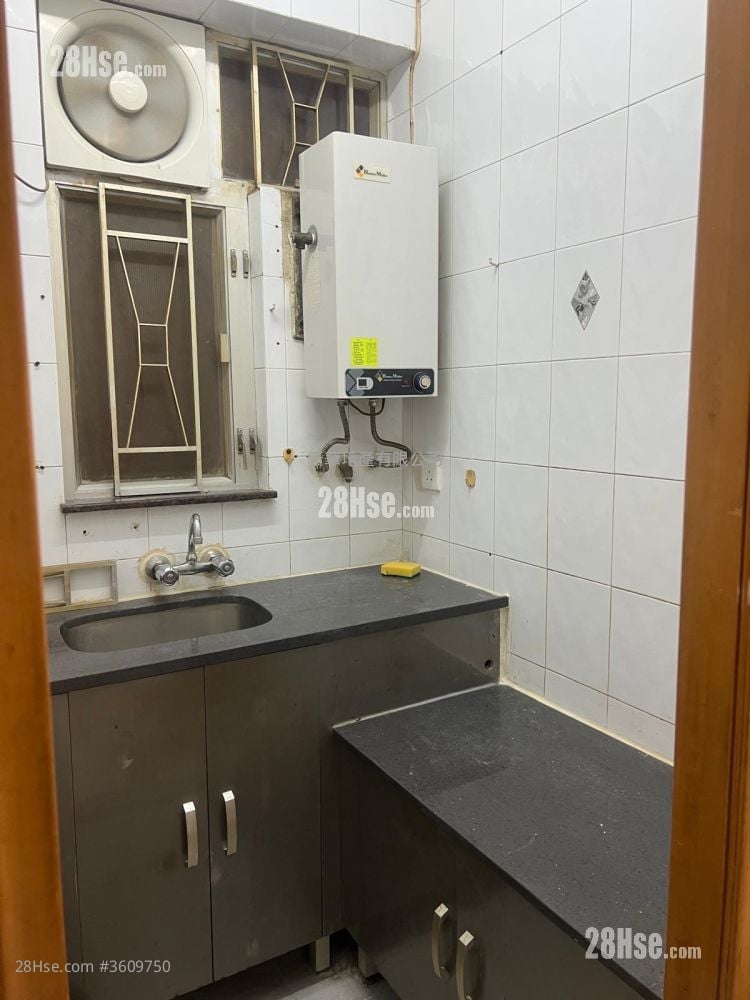 Chung Hing Mansion Rental 2 Bedrooms , 1 Bathroom 374 ft²
