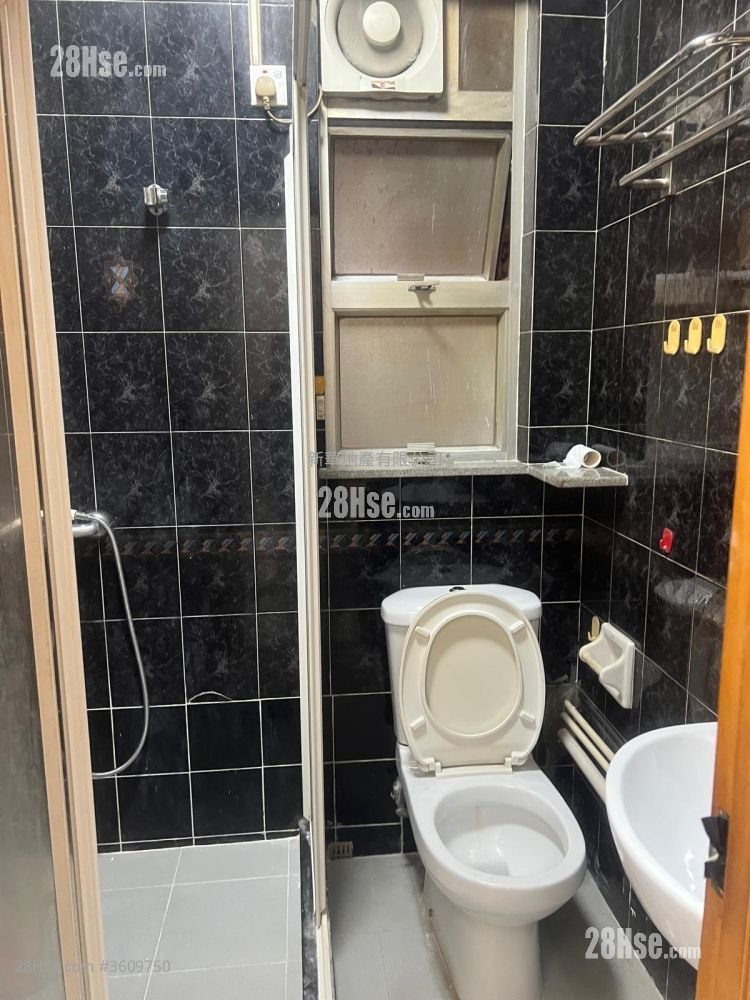 Chung Hing Mansion Rental 2 Bedrooms , 1 Bathroom 374 ft²