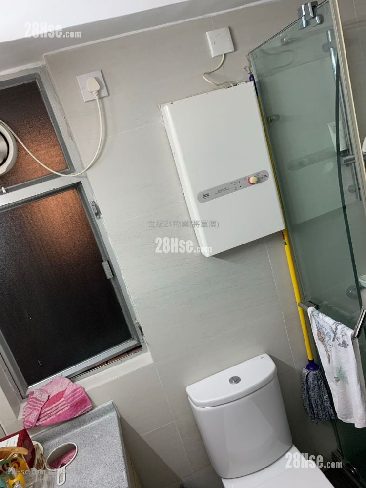 The Pinnacle Sell 2 Bedrooms , 2 Bathrooms 564 ft²