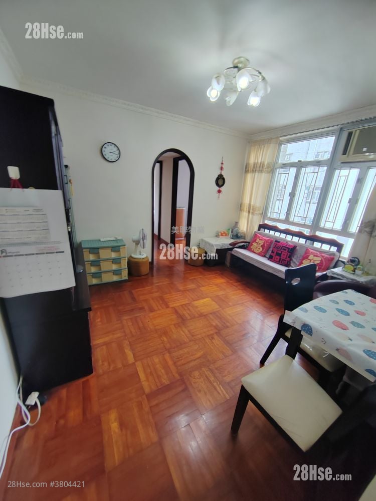 Holford Gardens Sell 2 Bedrooms , 1 Bathroom 409 ft²