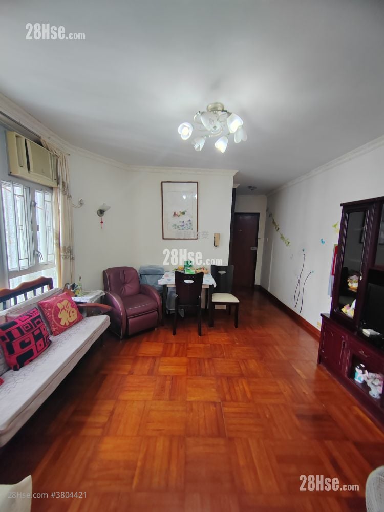 Holford Gardens Sell 2 Bedrooms , 1 Bathroom 409 ft²