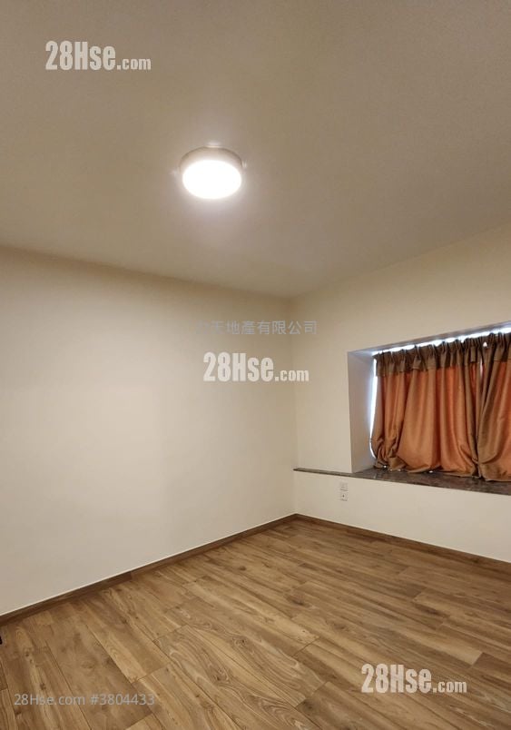 Greenfield Court Sell 3 Bedrooms , 2 Bathrooms 633 ft²