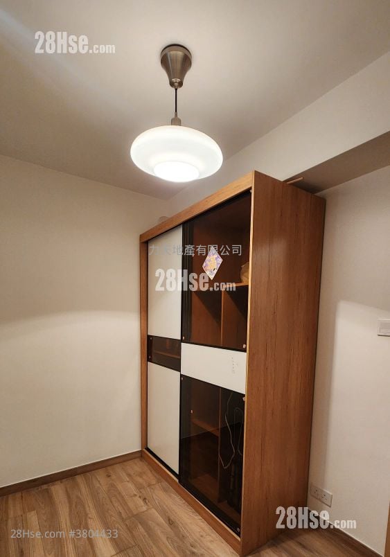 Greenfield Court Sell 3 Bedrooms , 2 Bathrooms 633 ft²