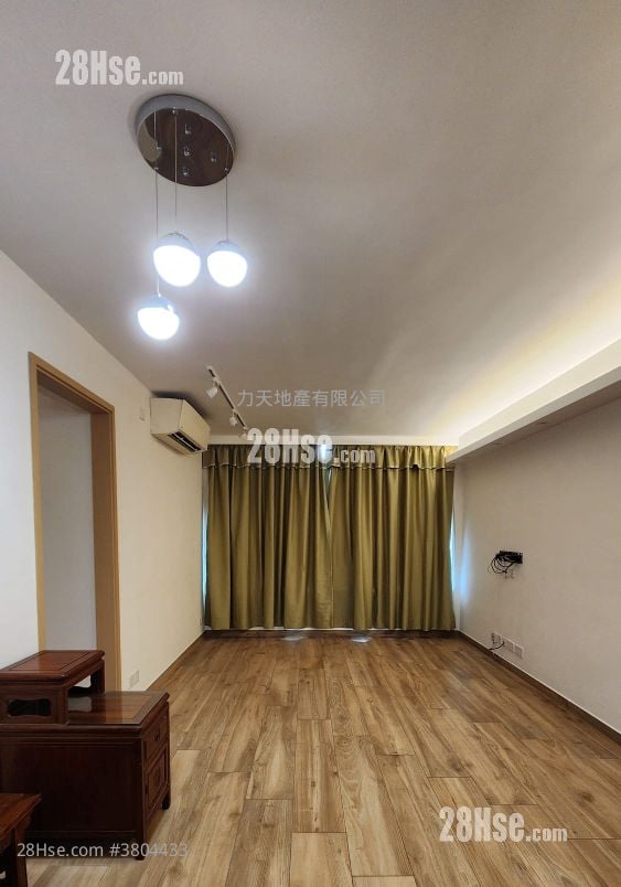 Greenfield Court Sell 3 Bedrooms , 2 Bathrooms 633 ft²