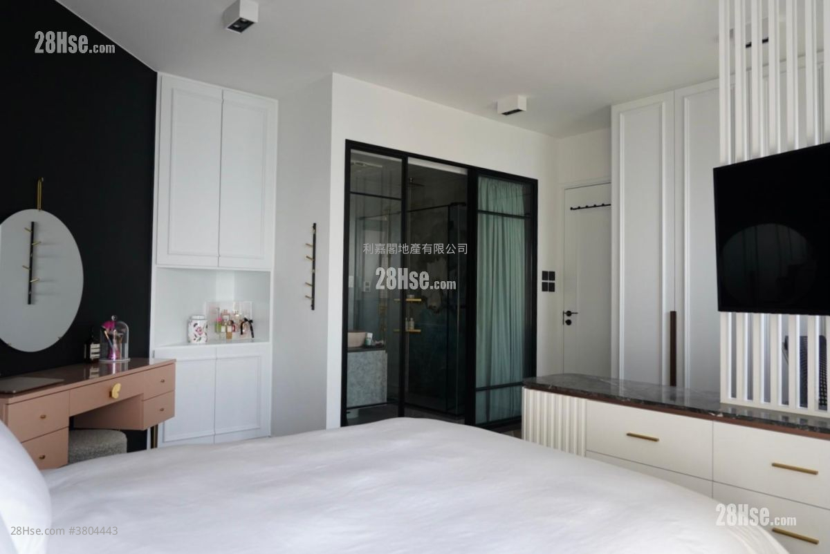 Sorrento Sell 2 Bedrooms 808 ft²