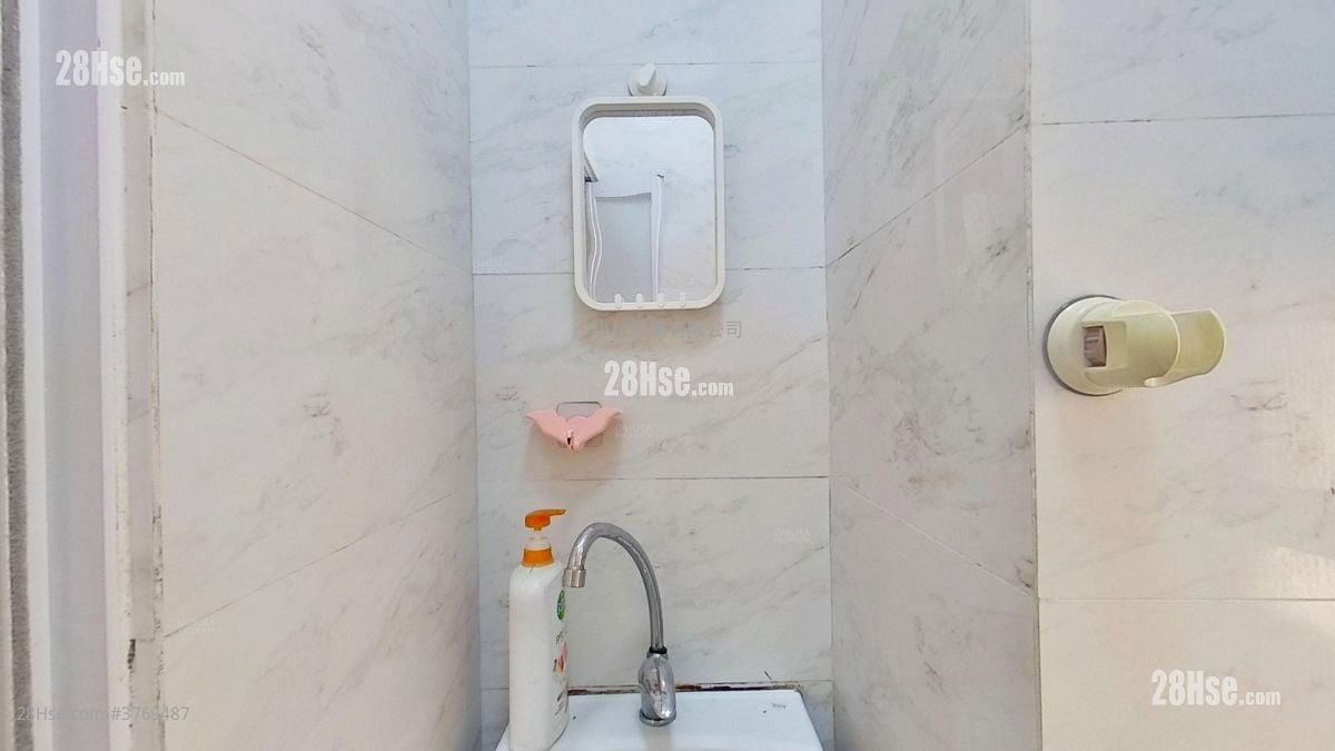 bathroom: Shui Ning House Sell 1 Bedroom , 1 Bathroom 274 ft²