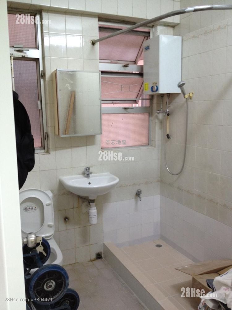 bathroom: Sun On Building Sell 3 Bedrooms , 1 Bathroom 501 ft²