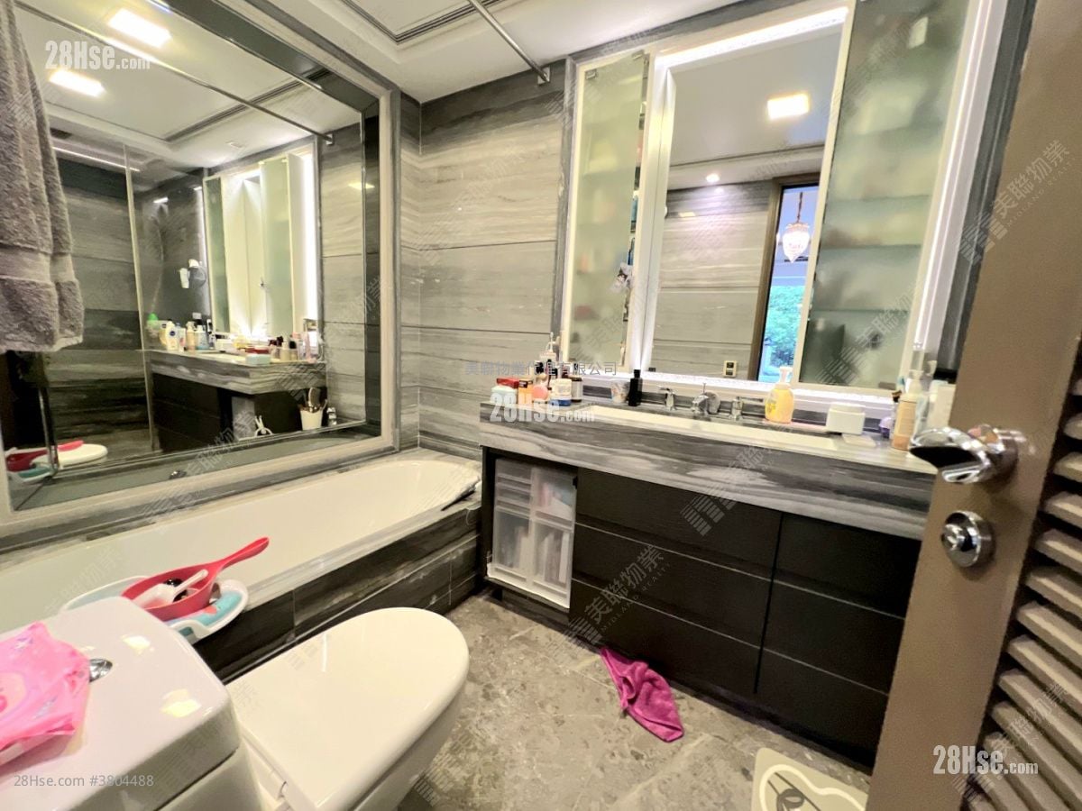 bathroom: The Zumurud Sell 4 Bedrooms , 4 Bathrooms 1,723 ft²