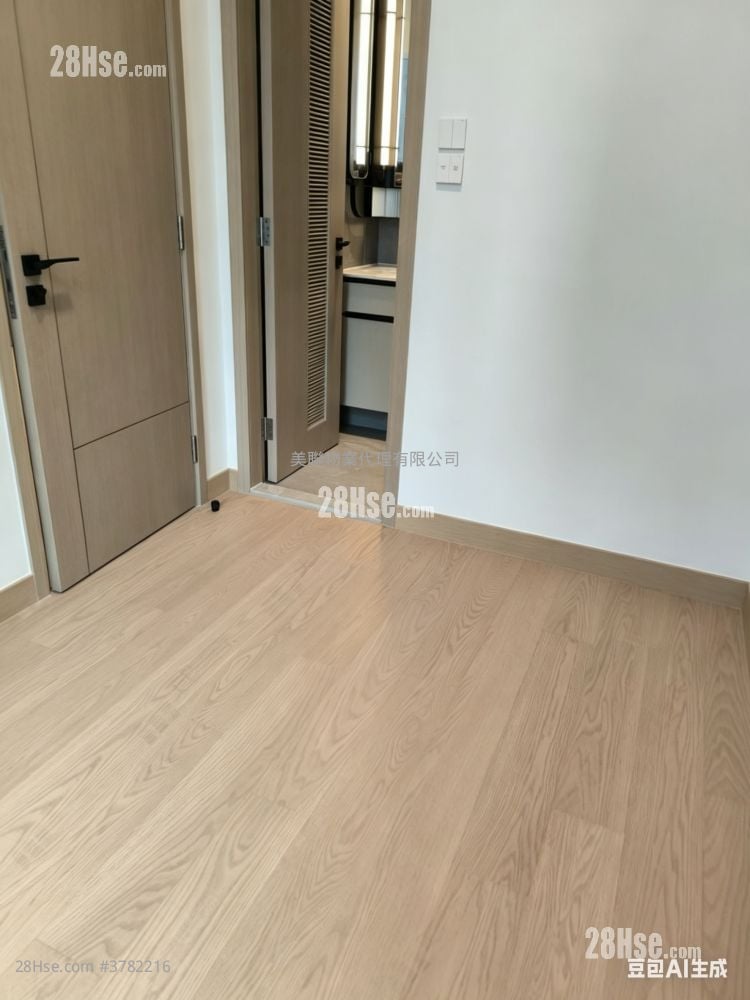 Park Seasons Rental 327 ft²