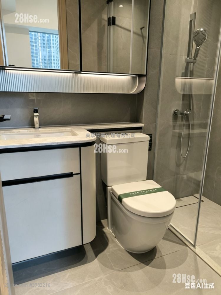 Park Seasons Rental 327 ft²