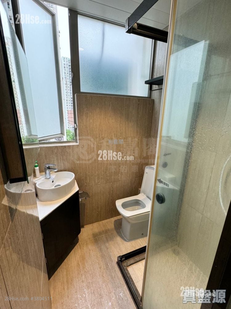 T Plus Sell Studio , 1 Bathroom 128 ft²