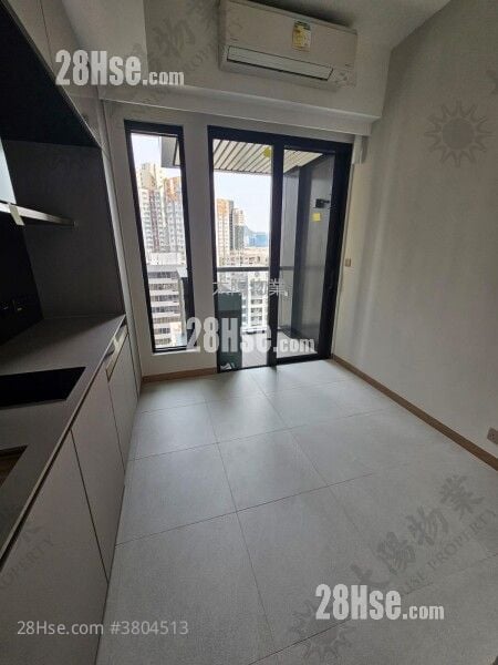 Baker Circle Greenwich Sell 212 ft²