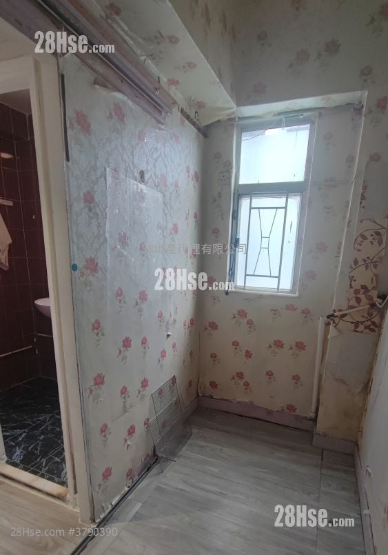 Yau Luen Apartments Sell 3 Bedrooms , 1 Bathroom 396 ft²