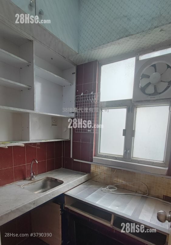 Yau Luen Apartments Sell 3 Bedrooms , 1 Bathroom 396 ft²