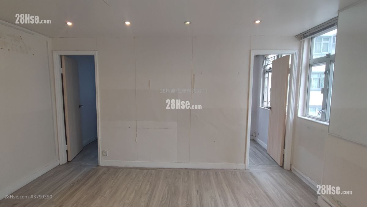 Yau Luen Apartments Sell 3 Bedrooms , 1 Bathroom 396 ft²