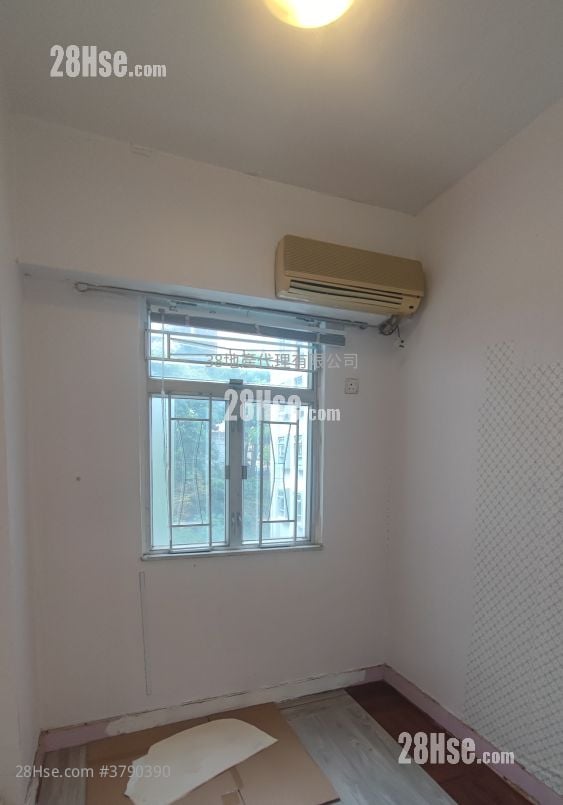 Yau Luen Apartments Sell 3 Bedrooms , 1 Bathroom 396 ft²