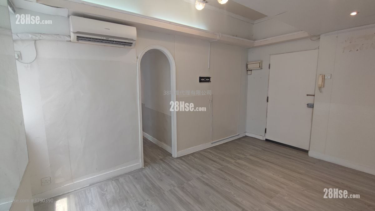 Yau Luen Apartments Sell 3 Bedrooms , 1 Bathroom 396 ft²