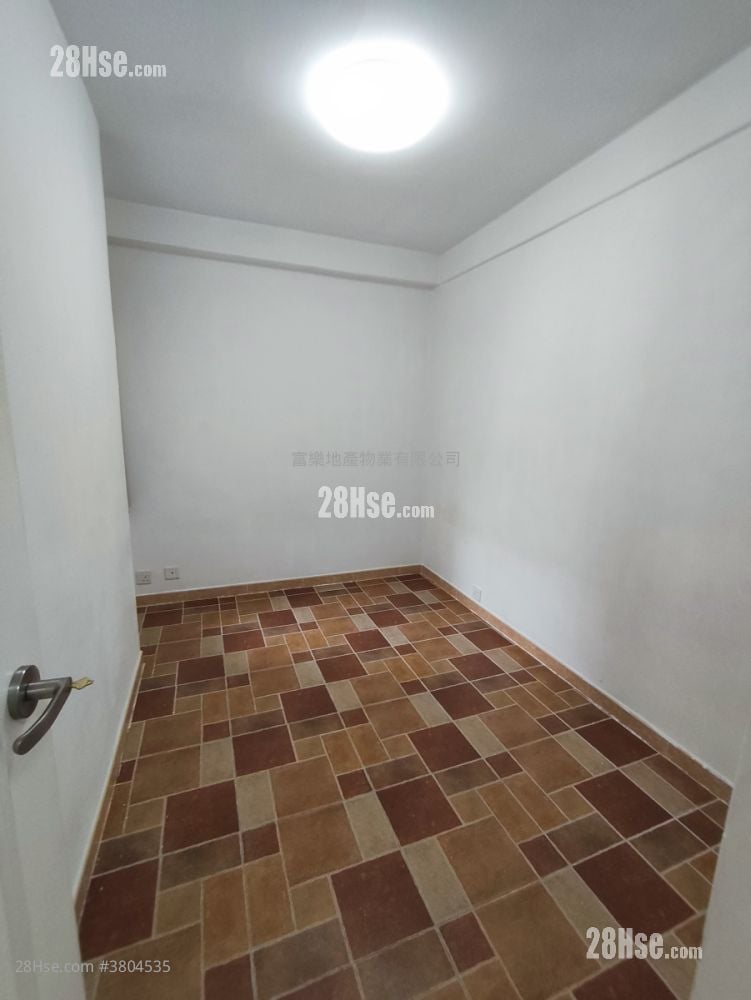 New Kwai Fong Gardens Rental 2 Bedrooms , 1 Bathroom 400 ft²