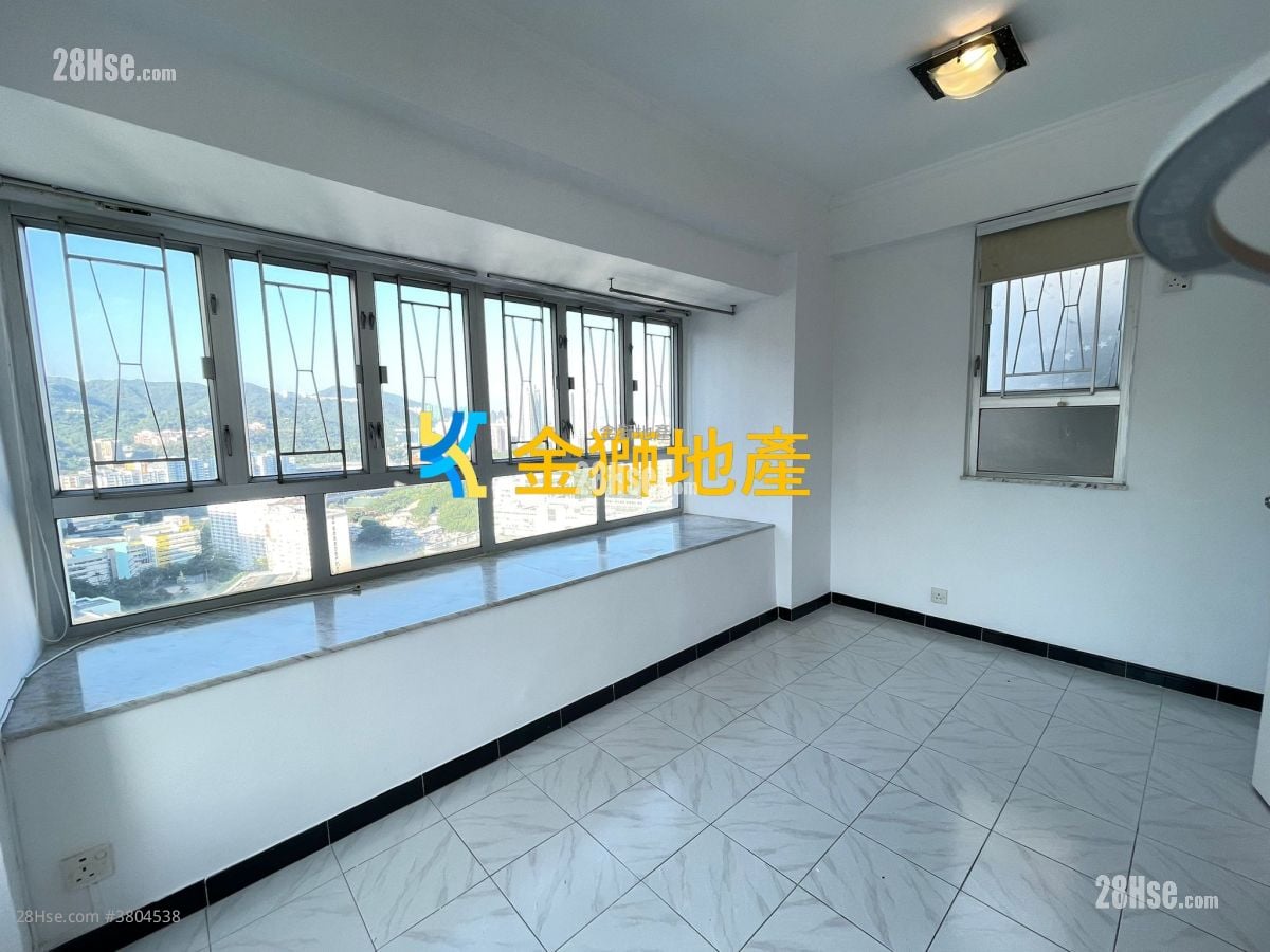 Golden Lion Garden Rental 307 ft²