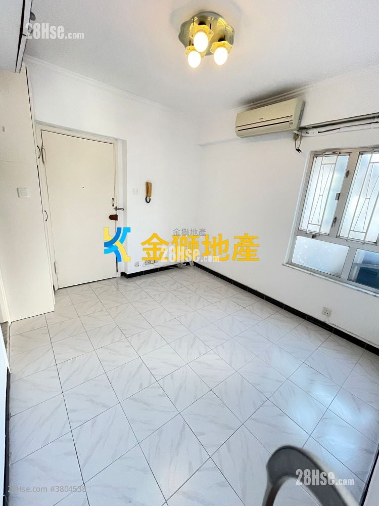 Golden Lion Garden Rental 307 ft²