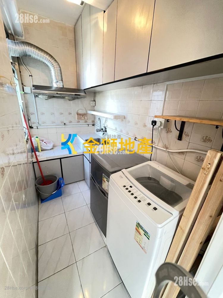 Golden Lion Garden Rental 307 ft²