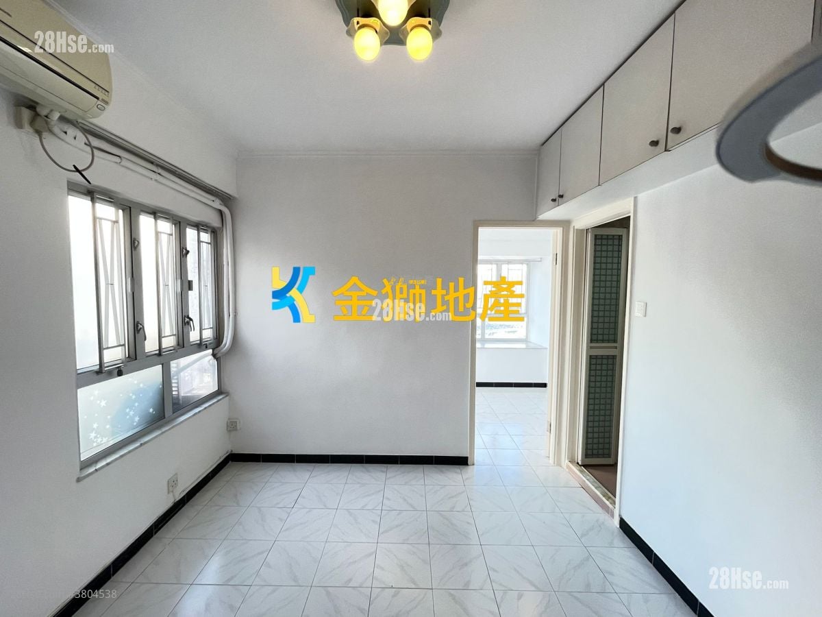 Golden Lion Garden Rental 307 ft²