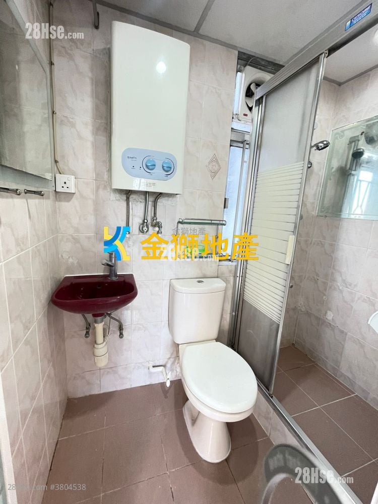 Golden Lion Garden Rental 307 ft²