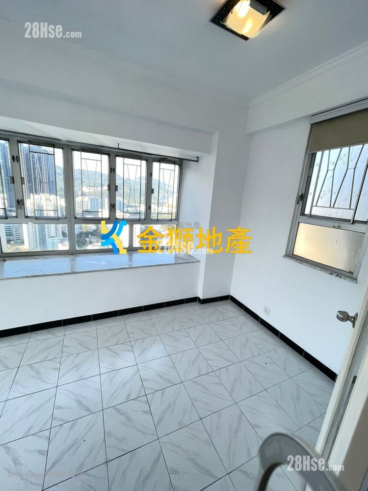 Golden Lion Garden Rental 307 ft²