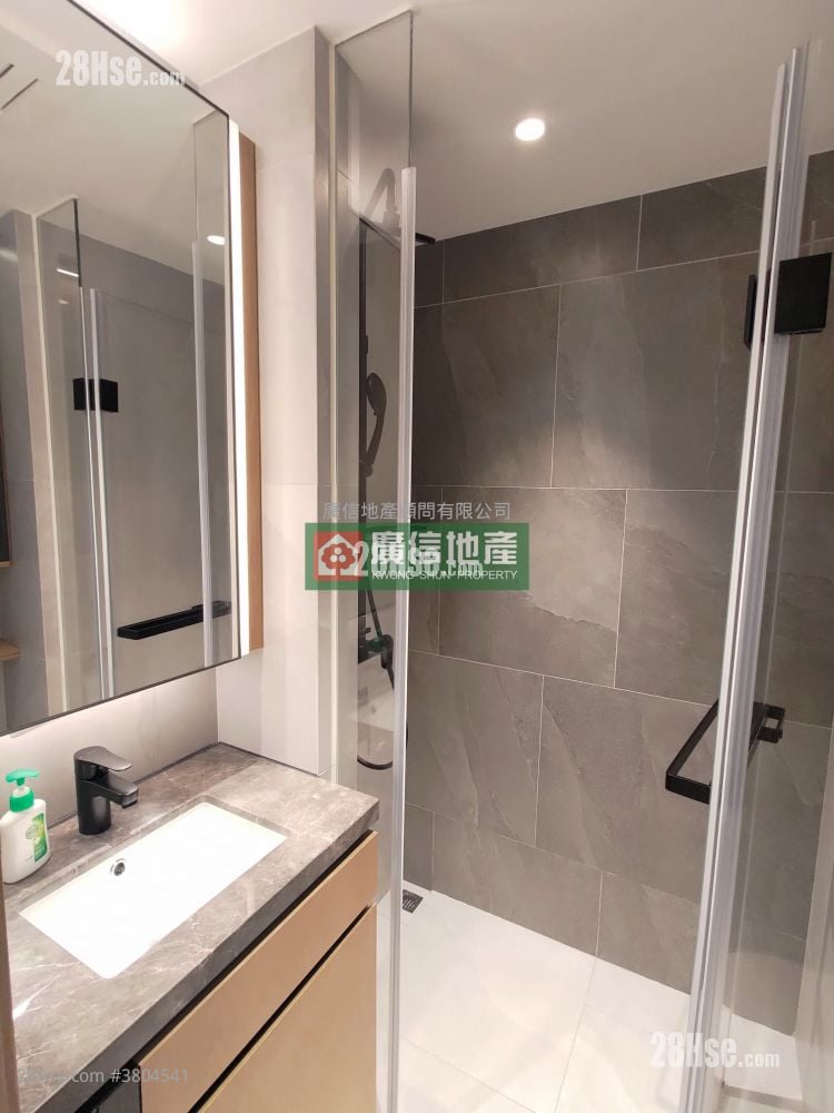 Uptify Sell Studio , 1 Bathroom 172 ft²