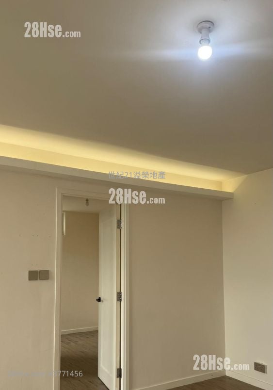 Tung Tao Court Sell 3 Bedrooms , 1 Bathroom 554 ft²