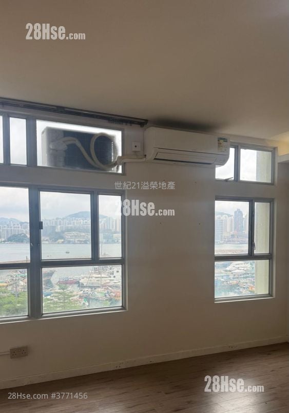 Tung Tao Court Sell 3 Bedrooms , 1 Bathroom 554 ft²