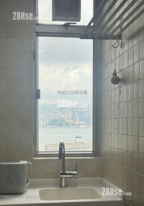 Tung Tao Court Sell 3 Bedrooms , 1 Bathroom 554 ft²