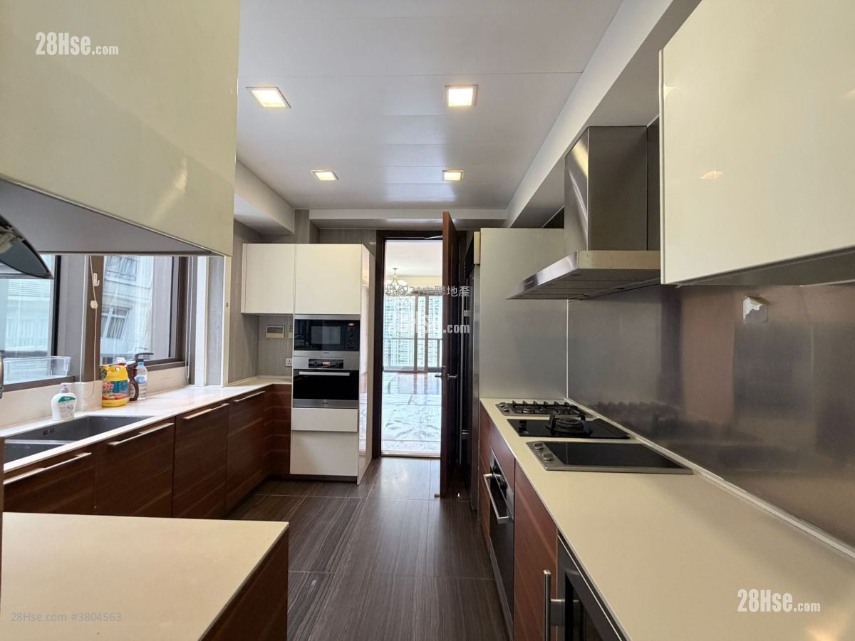 8 Chun Fai Terrace Sell 4 Bedrooms , 3 Bathrooms 1,542 ft²