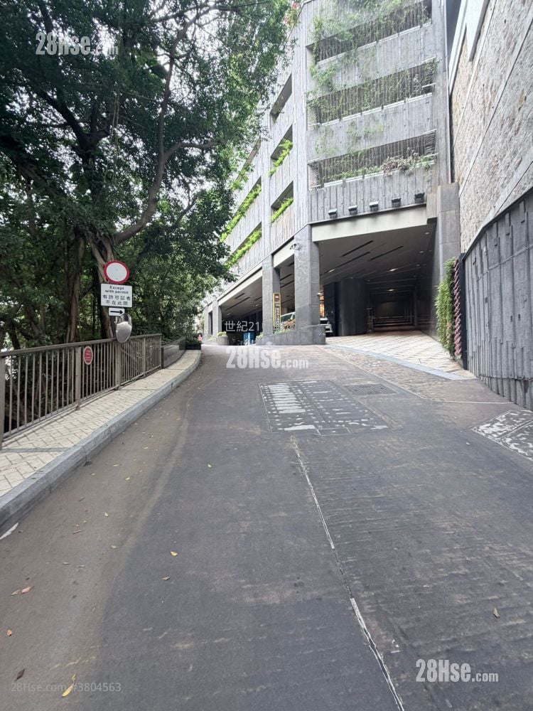 8 Chun Fai Terrace Sell 4 Bedrooms , 3 Bathrooms 1,542 ft²